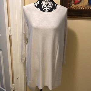 Kier + J Classic Crew neck knit, long-sleeved neutral griege tunic great hem
